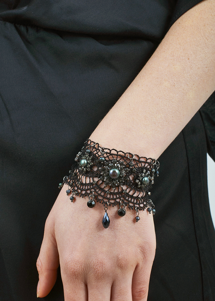 Black Pearl & Lace Bracelet				